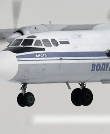 Rusya'da An-24 Yolcu Uçağı Kalkışta Pistten Çıktı