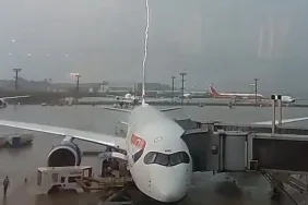 British Airways Uçağına Yıldırım Çarptı! Yıldırım Çarpan Uçaklar Ne Kadar Güvenli?
