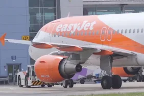 Antalya-Londra Uçuşunda Kaos: Genç Kızın Saldırısı Uçağı Acil İnişe Zorladı