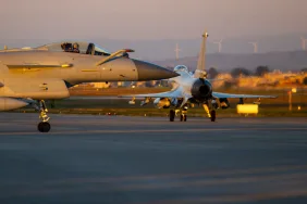 Çin, uzun menzilli muharebe için PL-17 füzesiyle J-10C'yi test ediyor