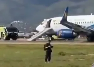 Flames-Erupt-from-Boeing-737-NG-Aircraft,-Disaster-Narrowly-Averted!
