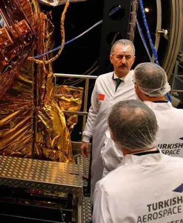 Türkiye’nin Uzaydaki Yeni Gözü GÖKTÜRK-Y: Savunma Sanayiinden Tam Destek 2 Uzay Uzay Türkiye’nin Uzaydaki Yeni Gözü GÖKTÜRK-Y: Savunma Sanayiinden Tam Destek