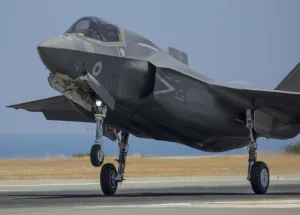 Yüksek Teknolojiye Karşı Kuş Riski: RAF F-35’i Hasarla Döndü