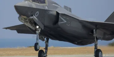 Yüksek Teknolojiye Karşı Kuş Riski: RAF F-35’i Hasarla Döndü