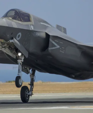 Yüksek Teknolojiye Karşı Kuş Riski: RAF F-35’i Hasarla Döndü