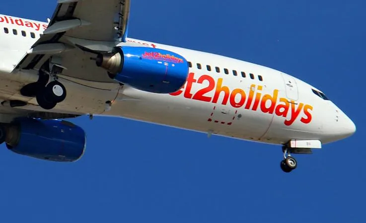 Jet2 Uçağı Havada Kriz Yaşadı: Yakıt Göstergesi Arızası Acil İnişe Yol Açtı!