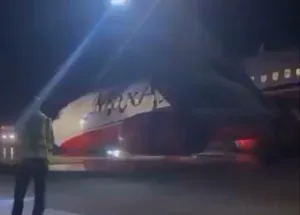 Max-Air’s-Boeing-737-4D7-Aircraft-Bursts-Front-Landing-Tires-on-Landing