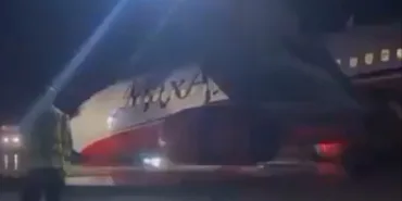 Max Air'in Boeing 737-4D7 Uçağı İnişte Ön İniş Lastikleri Patladı
