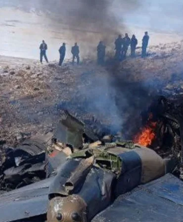 İran’da Askeri Uçak Düştü, Pilotlar Yaralı Olarak Kurtarıldı