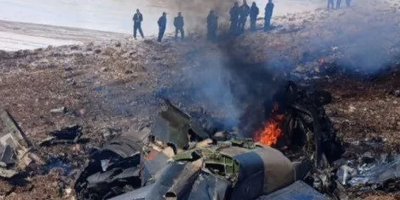 İran’da Askeri Uçak Düştü, Pilotlar Yaralı Olarak Kurtarıldı