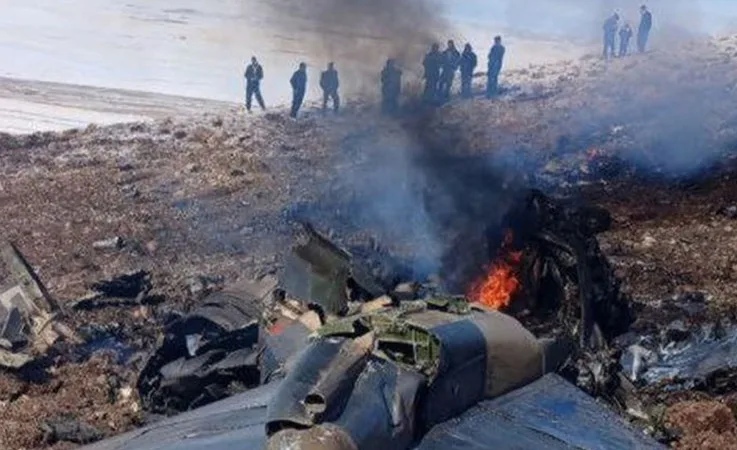 İran’da Askeri Uçak Düştü, Pilotlar Yaralı Olarak Kurtarıldı