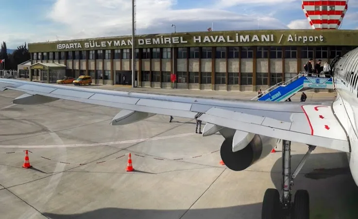 Süleyman Demirel Havalimanı’nda Yolcu Trafiği Gerilerken Kargo Taşımacılığı Zirve Yaptı