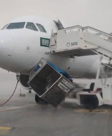 Cidde Havalimanı’nda Fırtına Kaosu: Bagajlar Havada Uçuştu!