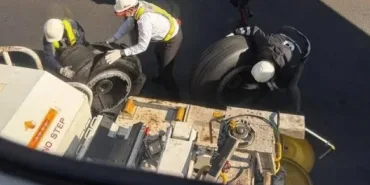 Haneda Havalimanı’nda Japan Airlines Uçağının Lastiği Patladı, Pist Kapatıldı