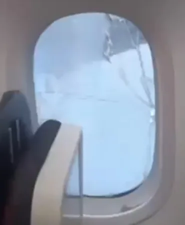 Türk Hava Yolları TK801 Seferinde Cam Krizi: Boeing 789 Uçağı Bandajla Uçuş Yaptı