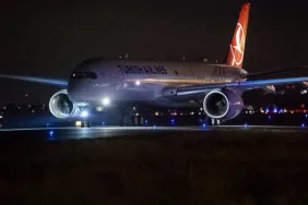 Türk Hava Yolları Uçağı Hindistan’a Zorunlu İniş Yaptı! 299 yolcu saatlerce uçak içerisinde mahsur kaldı