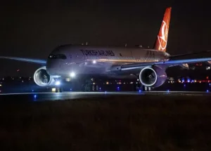 Türk Hava Yolları Uçağı Hindistan’a Zorunlu İniş Yaptı! 299 yolcu saatlerce uçak içerisinde mahsur kaldı