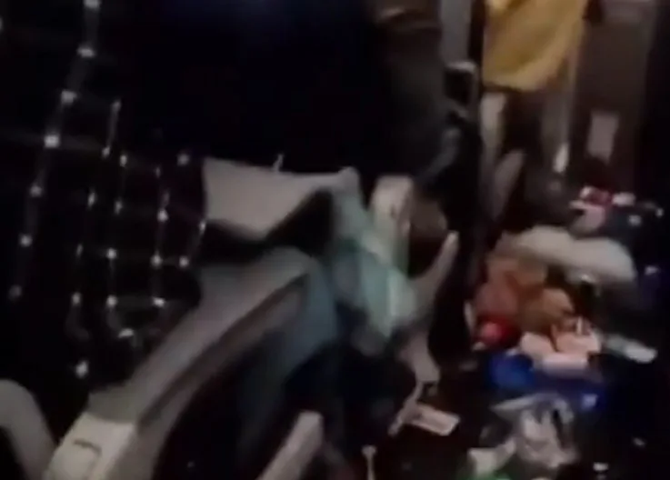 United Airlines Uçağı Acil İniş Yaptı: 6 Yaralı