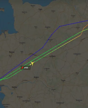 Air France Uçağı Acil Dönüş Yaptı! Sebep: Kargo Bölümüne Düşen Cep Telefonu
