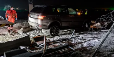 Kopenhag Havalimanı'nda Alarm: Çalıntı Araçla Piste Girdi, Polis Harekete Geçti!