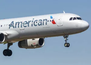American-Airlines-Flight-Makes-Emergency-Landing-Due-to-Engine-Failure!