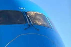 Hollanda Kraliçesi'ni Taşıyan KLM Uçağında Kokpit Camı Çatladı