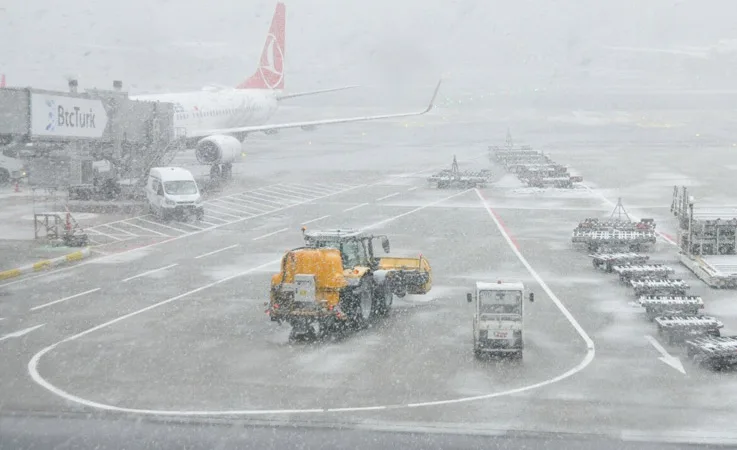 İstanbul’daki Kar Fırtınası KKTC Uçuşlarını Vurdu!