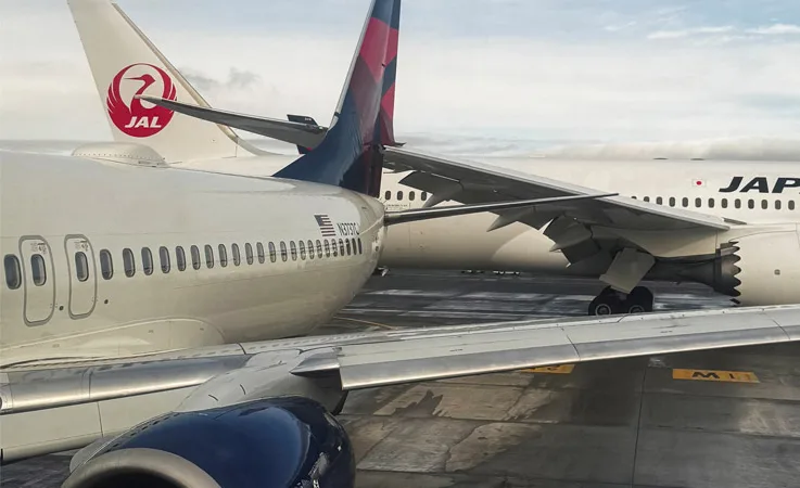 Japon Hava Yolları ve Delta Uçakları Taksi Sırasında Çarpıştı