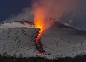 Mount-Etna-Eruption-Paralyzes-Air-Traffic!