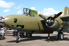 Teksas'ta Hava Gösterisinde Korkutan Kaza: A20 Havoc Uçağı Düşerek Alev Aldı!