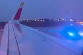 Paris’te Şok Olay! Yolcu Iberia Uçağından Acil Çıkış Kapısını Açıp Atladı