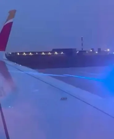 Paris’te Şok Olay! Yolcu Iberia Uçağından Acil Çıkış Kapısını Açıp Atladı