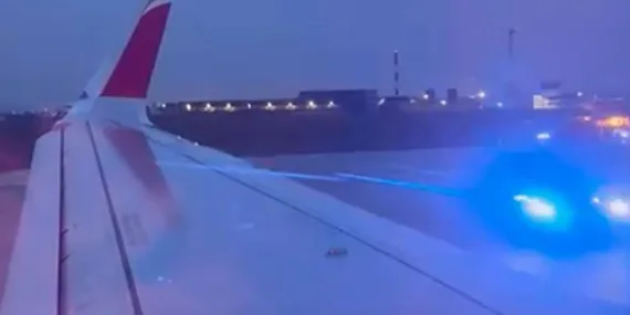 Paris’te Şok Olay! Yolcu Iberia Uçağından Acil Çıkış Kapısını Açıp Atladı