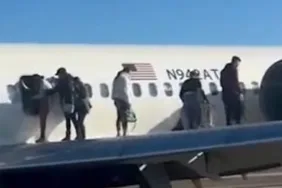 Delta Hava Yolları Uçağında Duman Alarmı: Acil Tahliye Yapıldı!