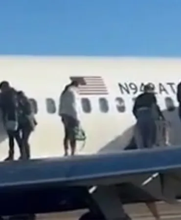 Delta Hava Yolları Uçağında Duman Alarmı: Acil Tahliye Yapıldı!