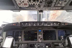 Tui Uçağı Havada Kuğularla Çarpıştı, Pilotlar Acil Durum İlan Etti