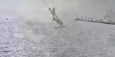 ABD Donanması Savaş Uçağı Suya Çakıldı