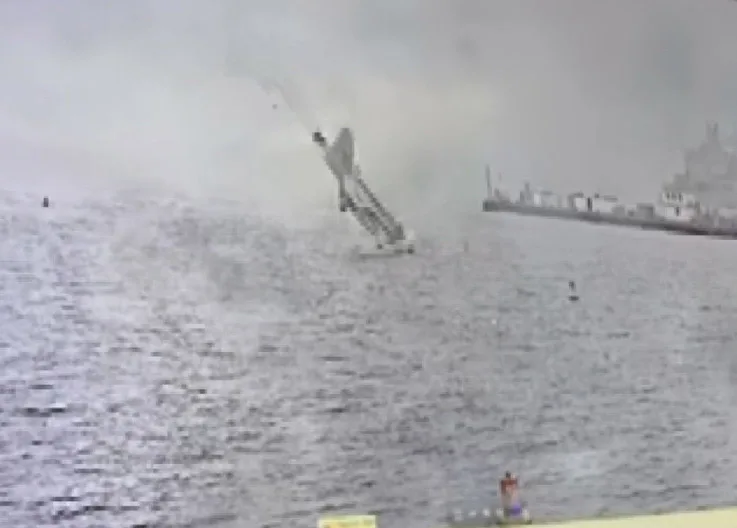 ABD Donanması Savaş Uçağı Suya Çakıldı