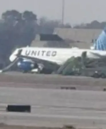 United Airlines Uçağı Kalkış Sırasında Alev Aldı!