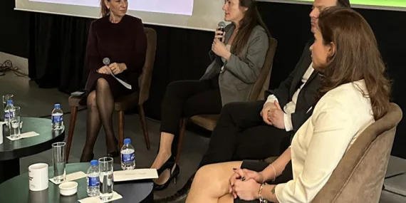 Güliz Öztürk’ün Moderatörlüğünde Kadın Liderliği Konuşuldu