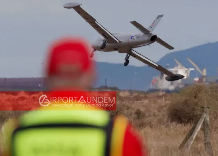 Güney Afrika'da Gösteri Uçağı Alev Topuna Döndü! Pilot Hayatını Kaybetti!