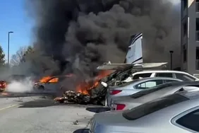 Havada Dehşet! Uçak Otoparka Çakıldı, Alev Alev Yandı!