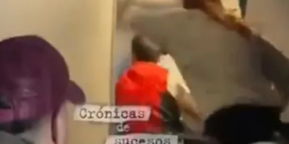 Uçakta Şok Anlar! Acil Çıkış Kapısını Açmaya Çalışan Yolcu Güçlükle Durduruldu!