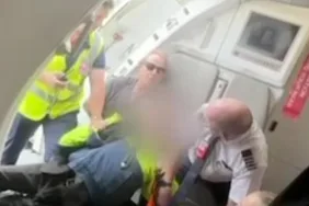 Sidney Seferi Korku Dolu Anlar: Uçakta Tüfekli Genç Tutuklandı