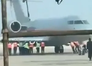 Aeroplane-Pushed-by-Hand-in-India-Sparks-Aviation-Safety-Debate