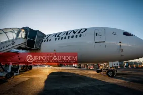 Air New Zealand Uçağı Körüğe Çarptı, Yolcular Mağdur Oldu