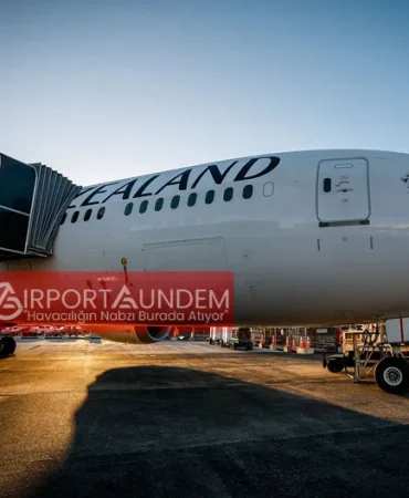 Air New Zealand Uçağı Körüğe Çarptı, Yolcular Mağdur Oldu