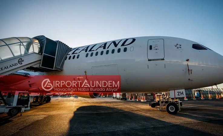 Air New Zealand Uçağı Körüğe Çarptı, Yolcular Mağdur Oldu