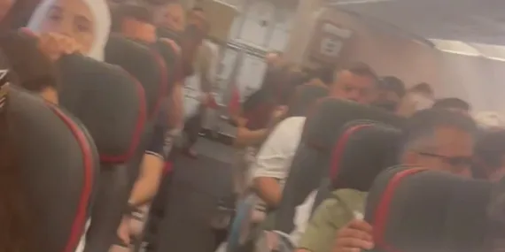 THY Uçağında Şiddetli Türbülans: Yolcular Panik Yaşadı