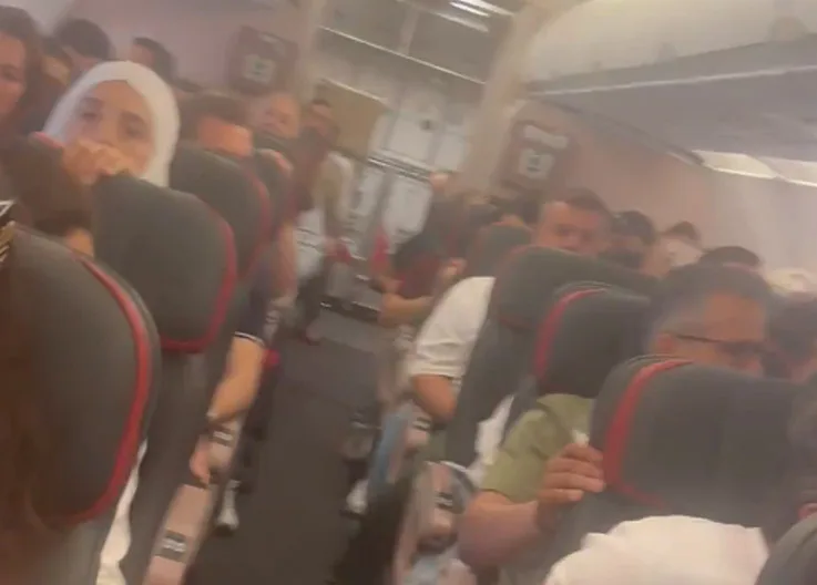 THY Uçağında Şiddetli Türbülans: Yolcular Panik Yaşadı